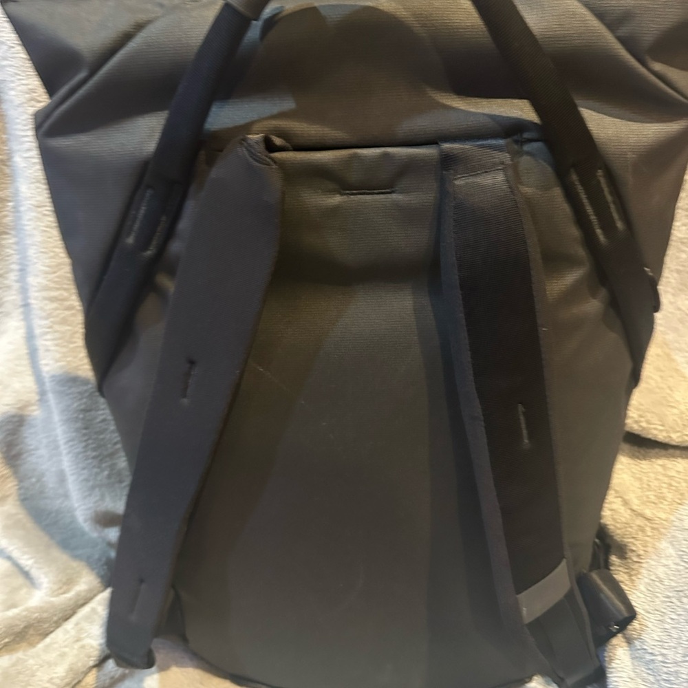 Peak Design Modern Black Men's Backpack - Picture 3 of 7